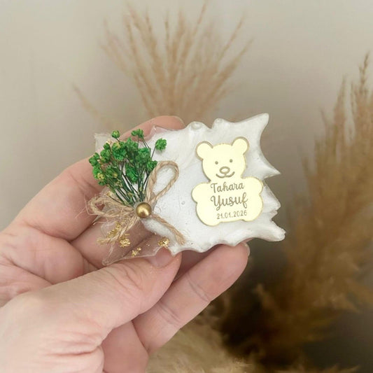 magnet tahara personnalisé avec ourson doré fleurs vertes et ruban cadeau invité baptême élégant et décoratif - MON CADEAU INVITE