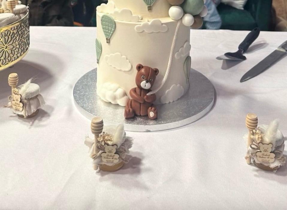 Gâteau d’anniversaire 1 an thème ourson et montgolfière – fête de Soheib