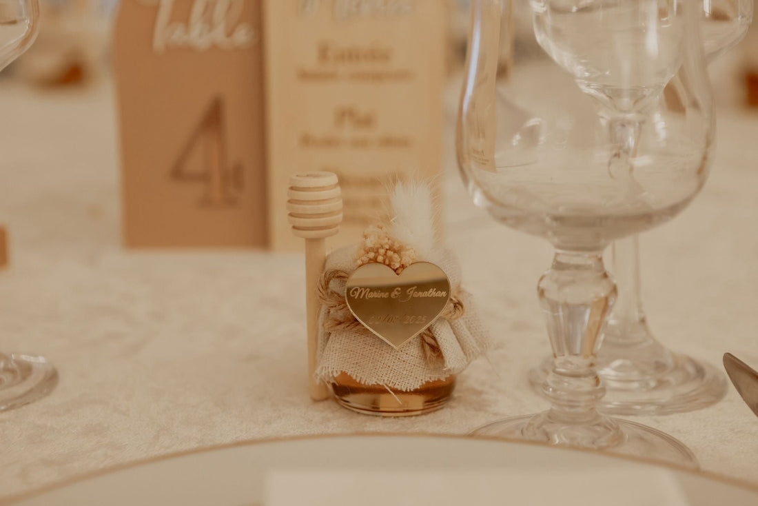 Cadeau invité mariage - Pot de miel Chic personnalisé avec gravure Marine et Jonathan