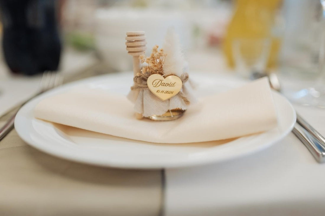 Pots de Miel Chic personnalisés pour le baptême de David en Belgique le 10 novembre 2024 avec décoration naturelle et fleurs séchées