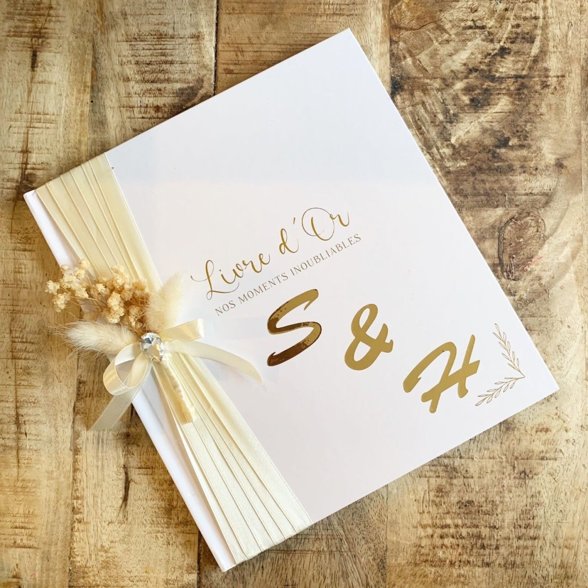 Livre d'or avec fleurs séchées et ruban en satin pour mariage