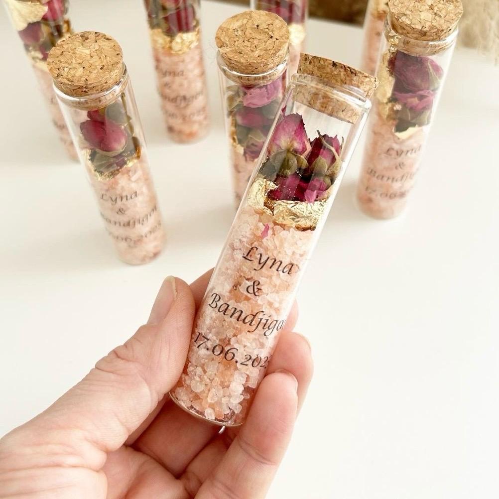 Sel de Bain Lady avec roses séchées et feuilles d'or dans un tube élégant
