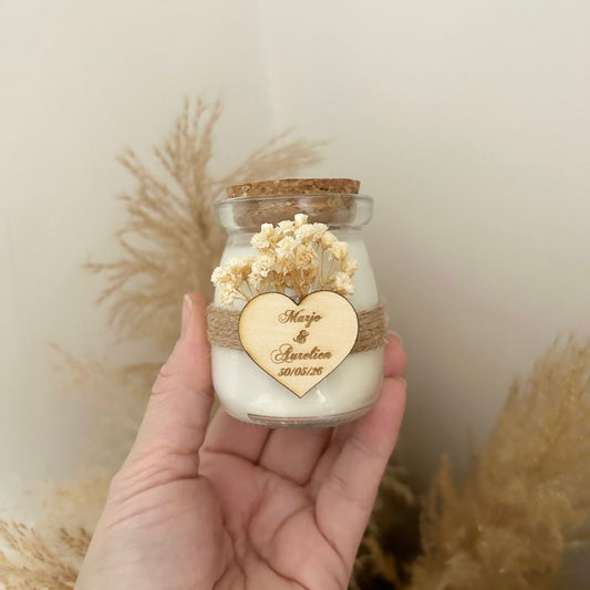 Bougie Lovely en pot de verre décorée de fleurs séchées ivoire et ficelle naturelle