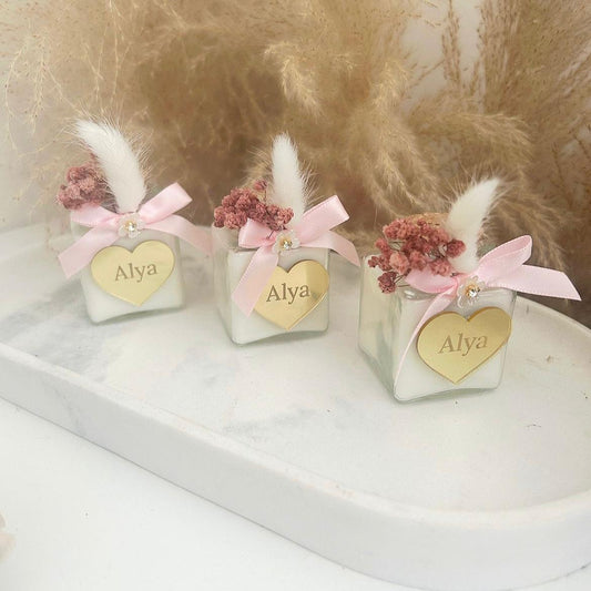 Bougie parfumée en cadeau invité pour baptême ou anniversaire : Bougie Cerise avec nœud et étiquette personnalisée