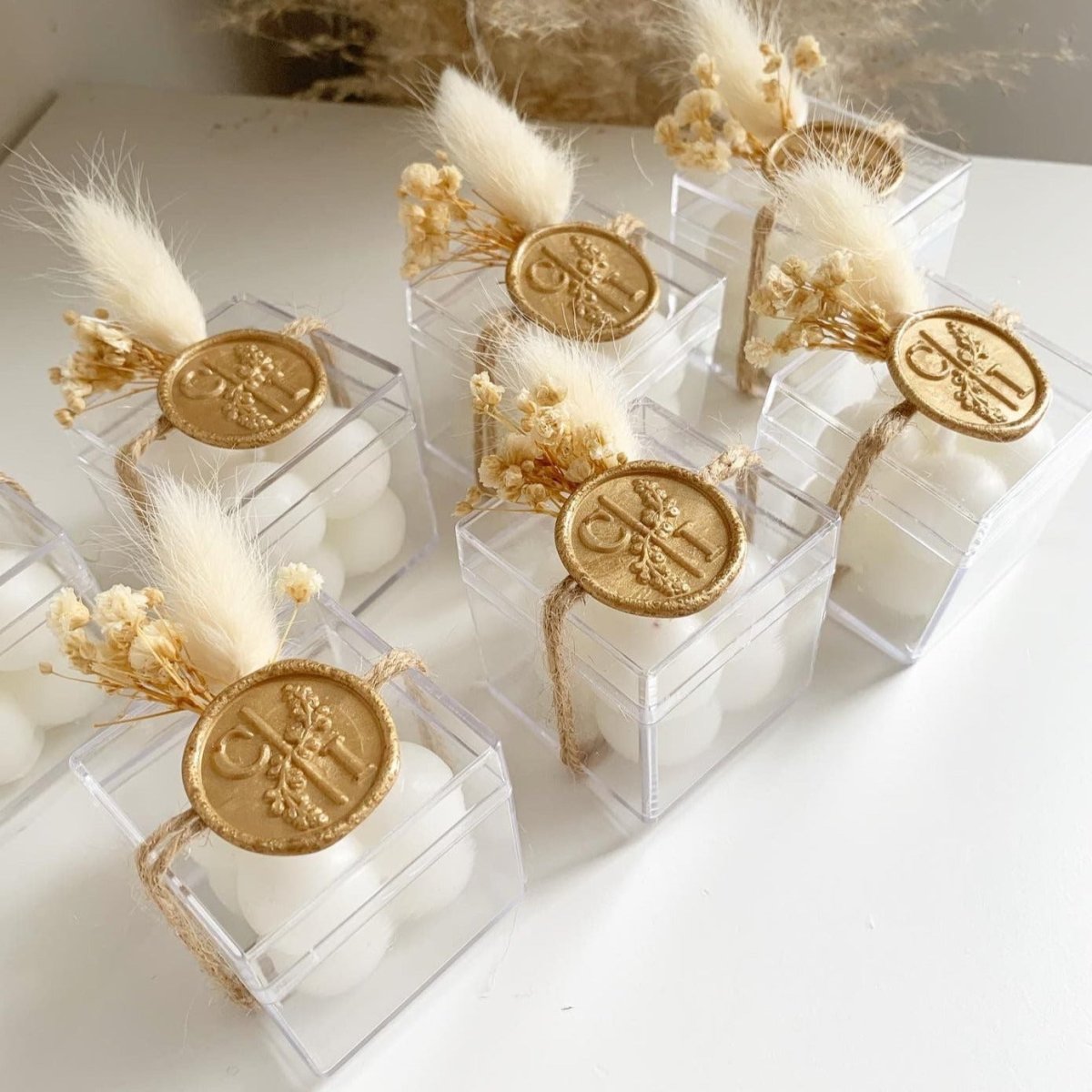 Bougie Renaissance personnalisée avec fleurs séchées, cachet de cire et boîte en plexiglas, cadeau invité mariage