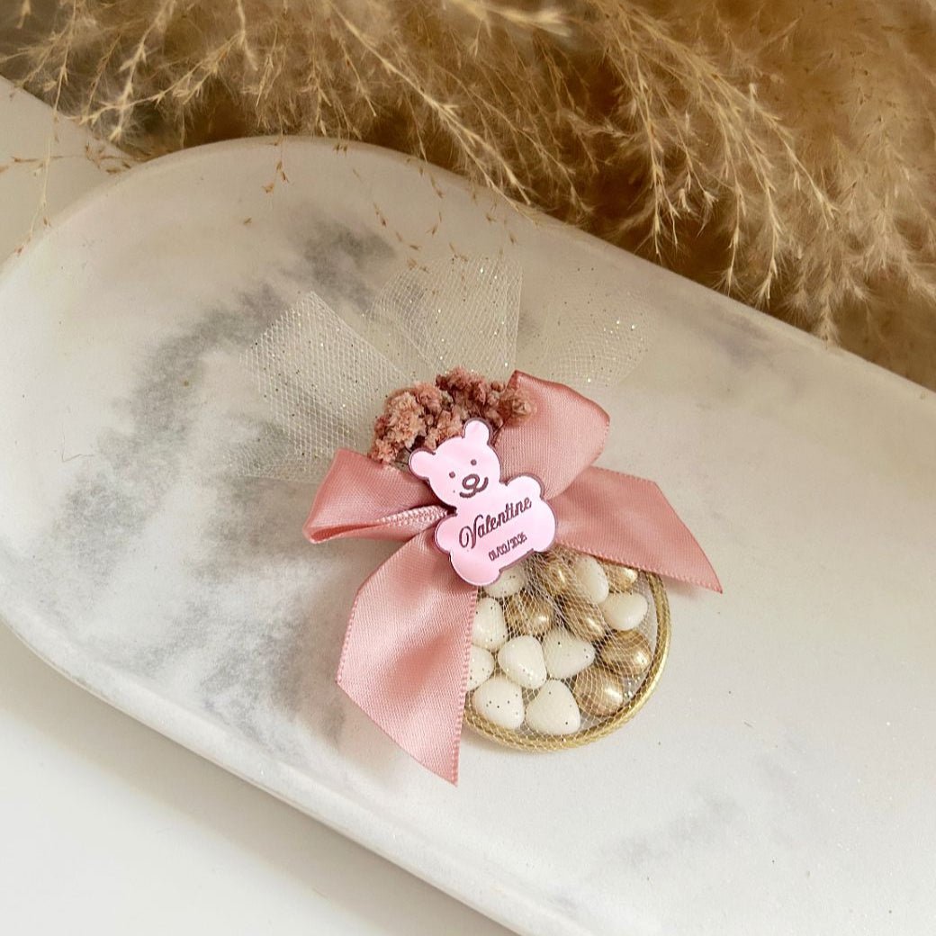 Dragée Ballerines - Boîte élégante avec tulle ivoire pailleté, ruban satin rose, fleurs séchées, bonbons au sucre vanillé et pastilles de chocolat