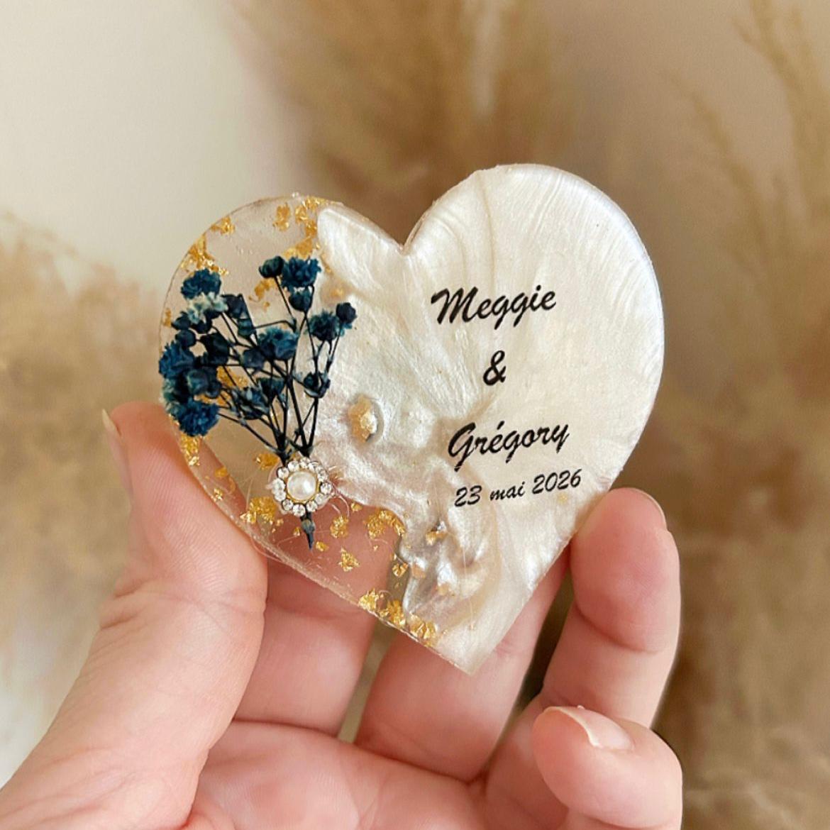 Magnet Love Bleuet personnalisé, cadeau invité mariage, aimant souvenir avec fleurs séchées bleues, prénoms et date